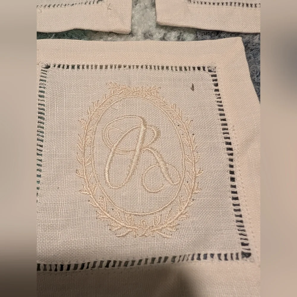 Mudpie‎ Embroidered Linen Cocktail Napkins with Letter R Monogram- Set Of 3